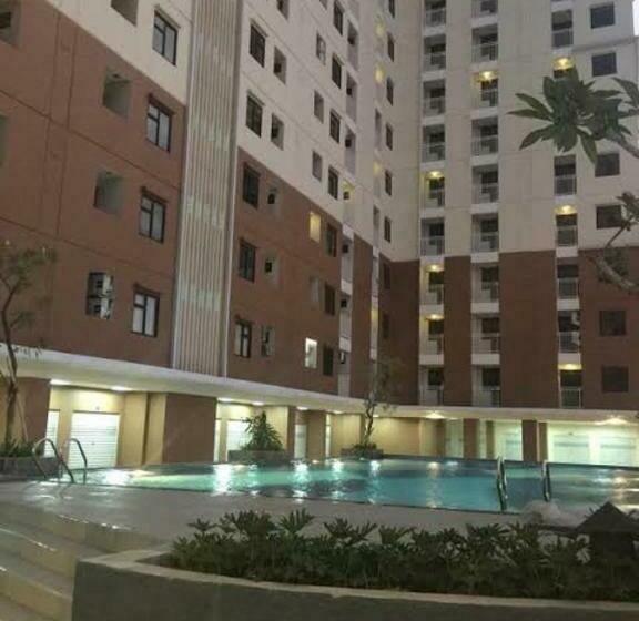 Отель Oyo 91338 Apartment Bekasi Town Square