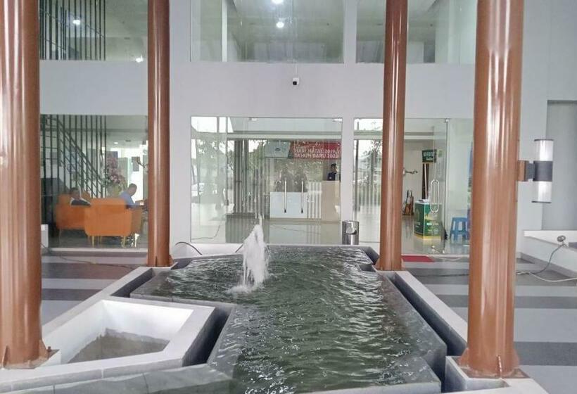 Отель Oyo 91338 Apartment Bekasi Town Square