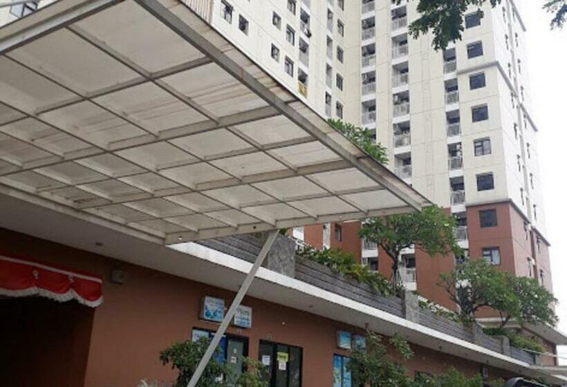 Отель Oyo 91338 Apartment Bekasi Town Square