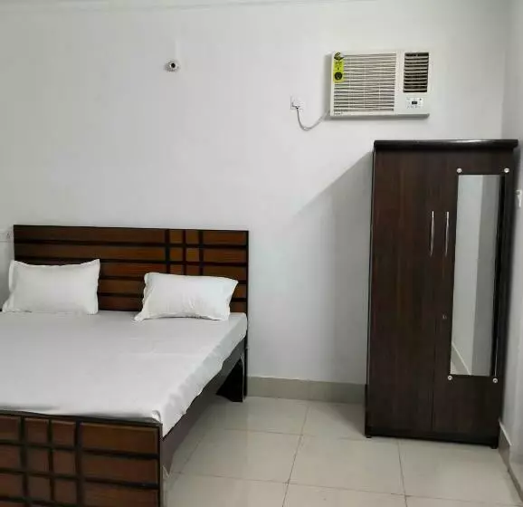 Hotelli Oyo Dhariwal  And Residency