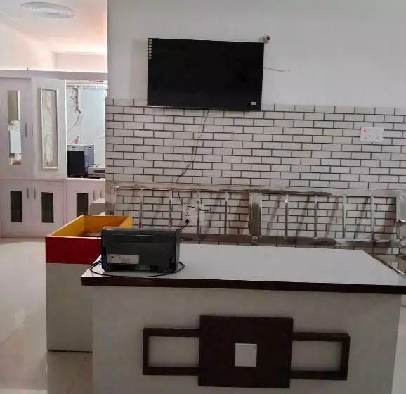 Hotelli Oyo Dhariwal  And Residency