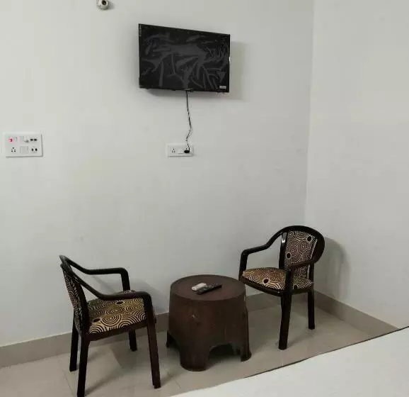 Hotelli Oyo Dhariwal  And Residency
