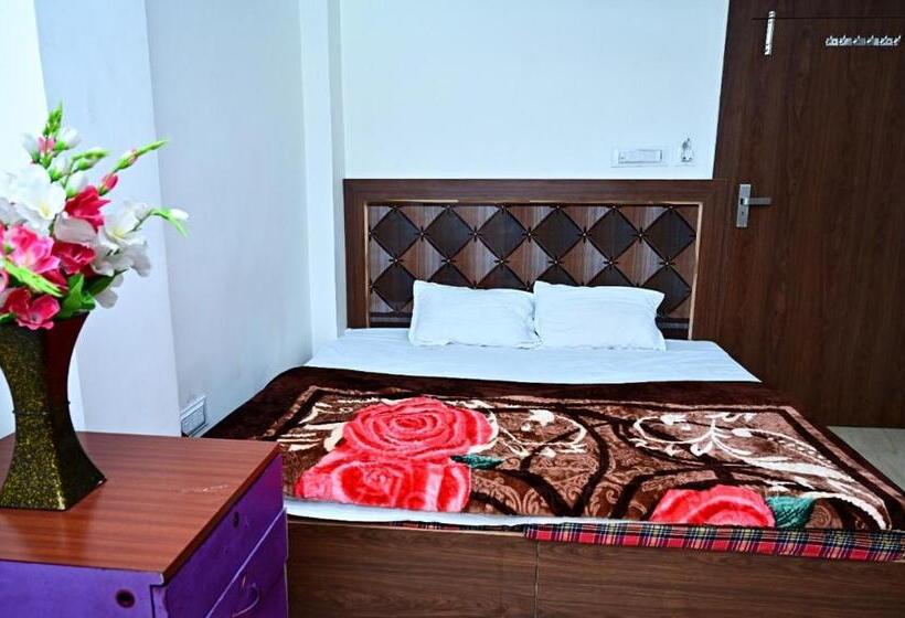 בית מלון כפרי Oyo  Raj Laxmi Residency