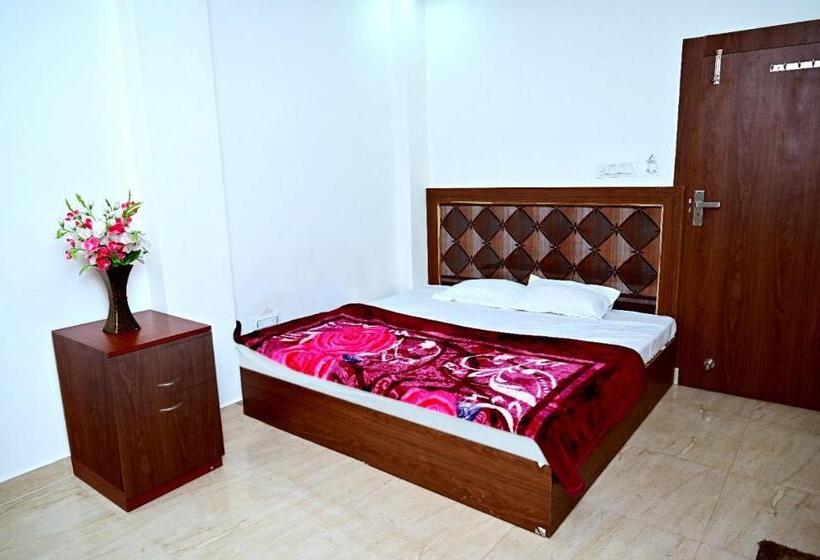 בית מלון כפרי Oyo  Raj Laxmi Residency