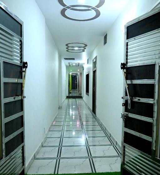 בית מלון כפרי Oyo  Raj Laxmi Residency