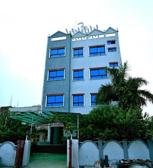 בית מלון כפרי Oyo  Raj Laxmi Residency