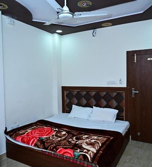 בית מלון כפרי Oyo  Raj Laxmi Residency