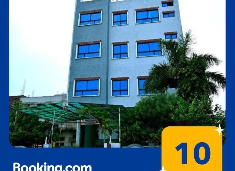 בית מלון כפרי Oyo  Raj Laxmi Residency