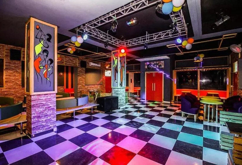 ホテル Super Oyo Urban Ville