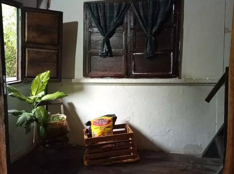 پانسیون Mida Creek Eco Camp   Cottage House