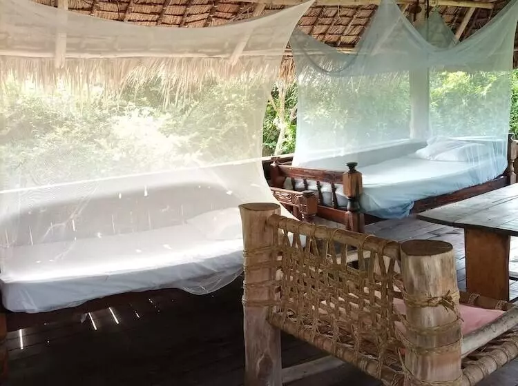 پانسیون Mida Creek Eco Camp   Cottage House
