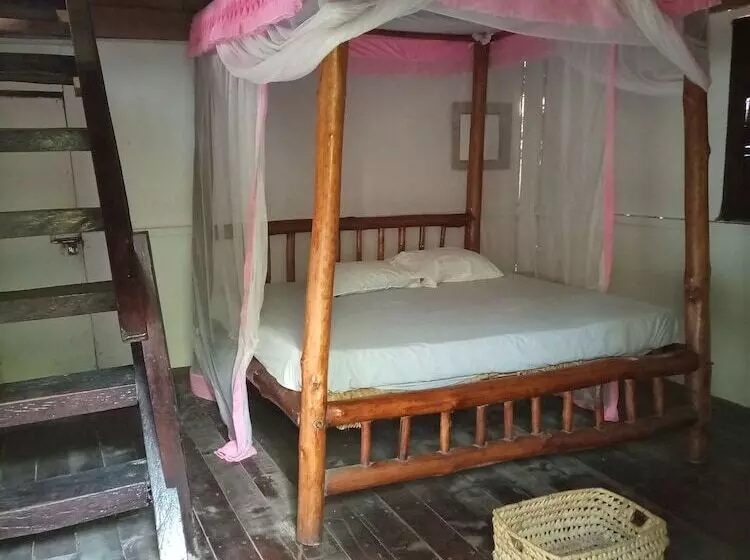 پانسیون Mida Creek Eco Camp   Cottage House