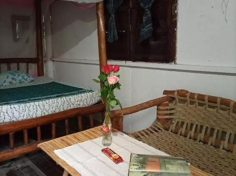 پانسیون Mida Creek Eco Camp   Cottage House