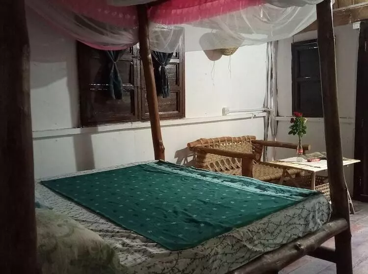 پانسیون Mida Creek Eco Camp   Cottage House