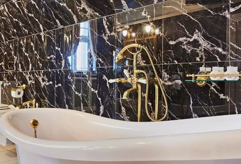 Hotelli Bernsteinschloss