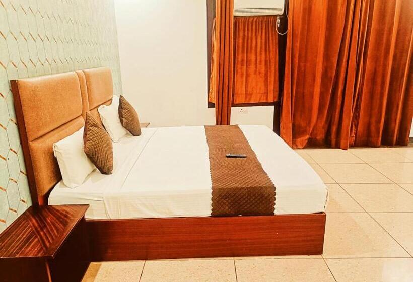 ホテル Le Mount Plaza Near Igi Airport