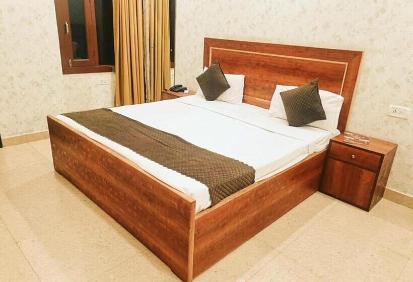 ホテル Le Mount Plaza Near Igi Airport