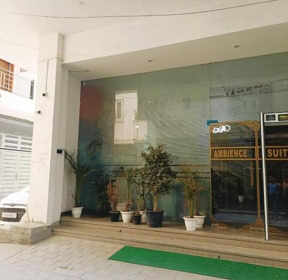 ホテル Le Mount Plaza Near Igi Airport