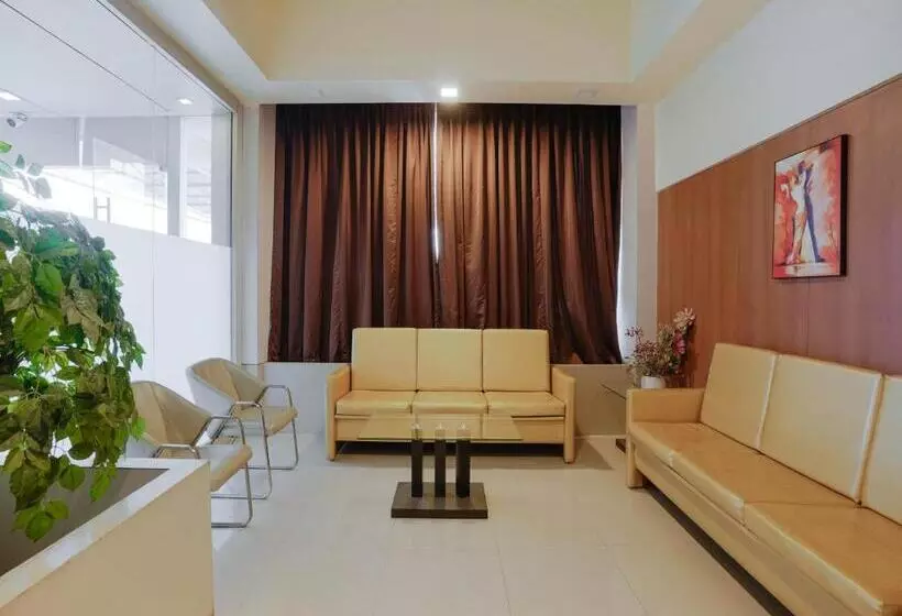 ホテル Le Mount Plaza Near Igi Airport