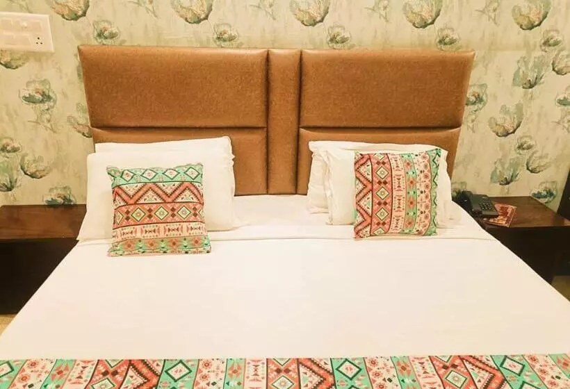 ホテル Le Mount Plaza Near Igi Airport