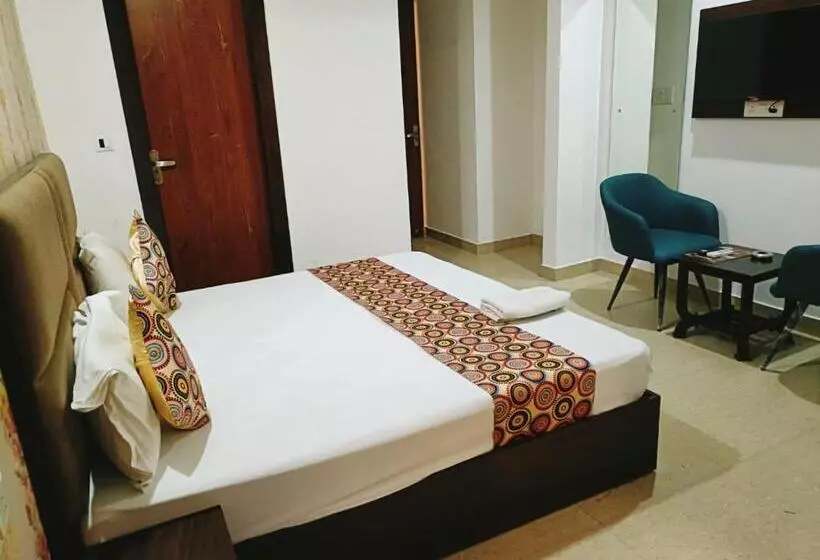 ホテル Le Mount Plaza Near Igi Airport