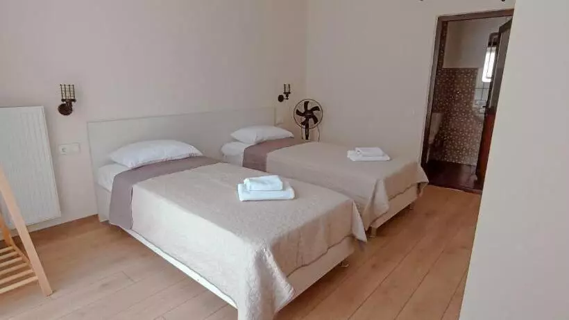 پانسیون Alvani Inn