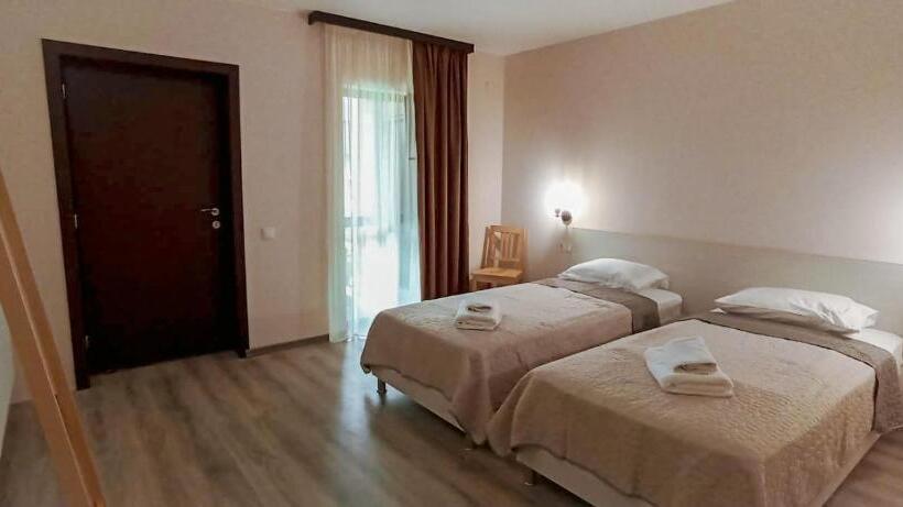 پانسیون Alvani Inn