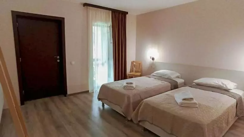 پانسیون Alvani Inn