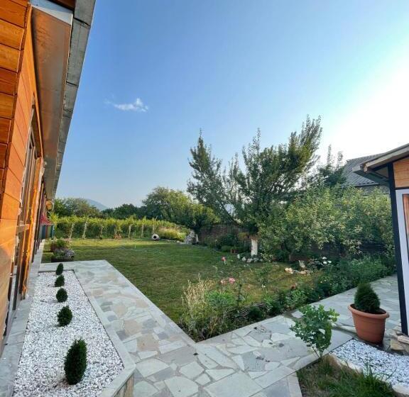 پانسیون Alvani Inn