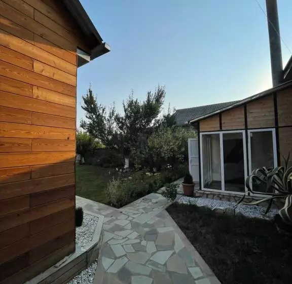 پانسیون Alvani Inn