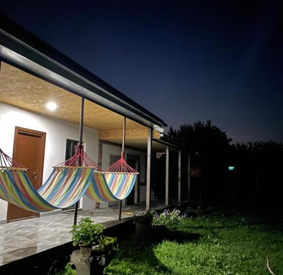 پانسیون Alvani Inn