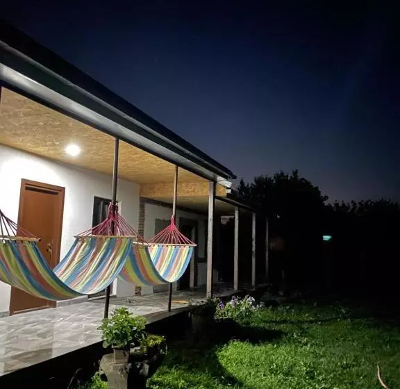 پانسیون Alvani Inn