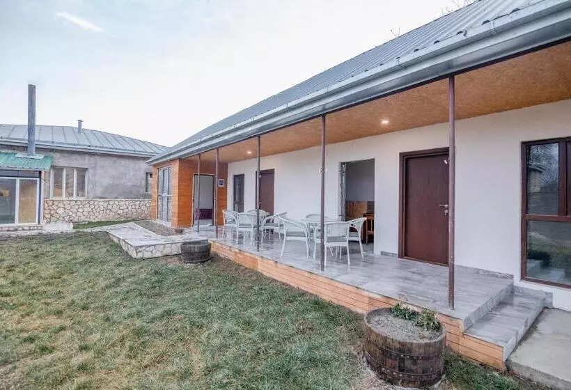 پانسیون Alvani Inn