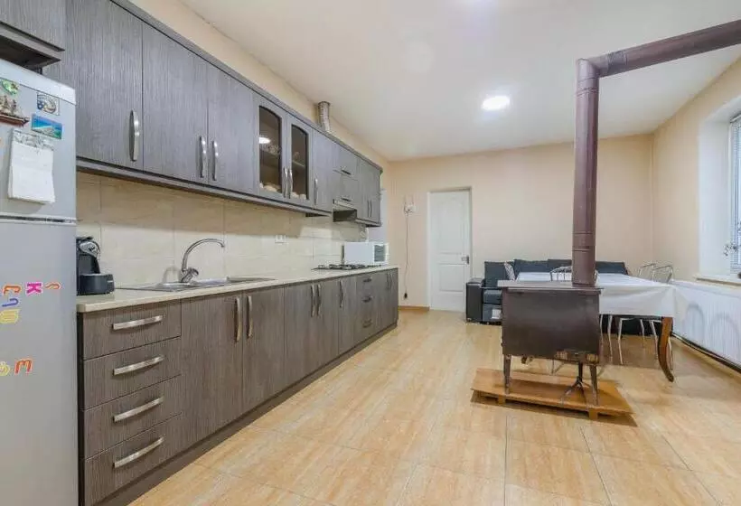 پانسیون Alvani Inn