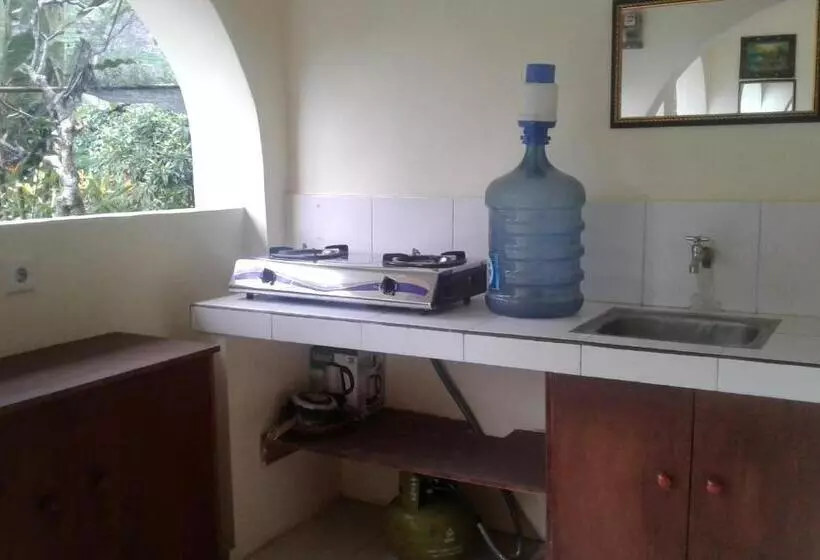 ペンション Madu Sentana House