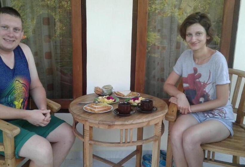 פנסיון Madu Sentana House