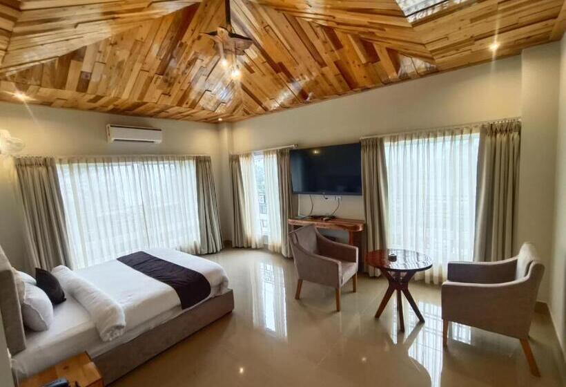 استراحتگاه La Nicholas Lake View By Summit Hotels