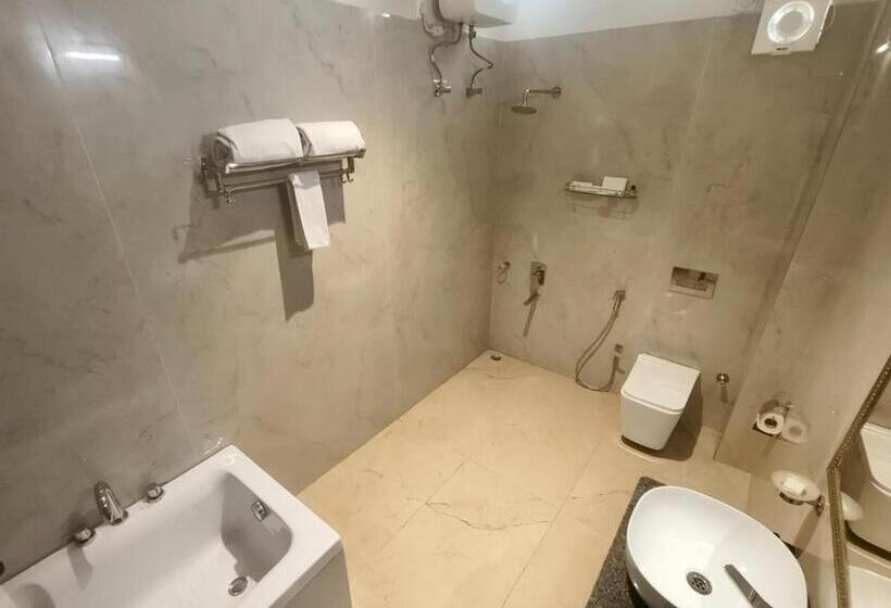 استراحتگاه La Nicholas Lake View By Summit Hotels