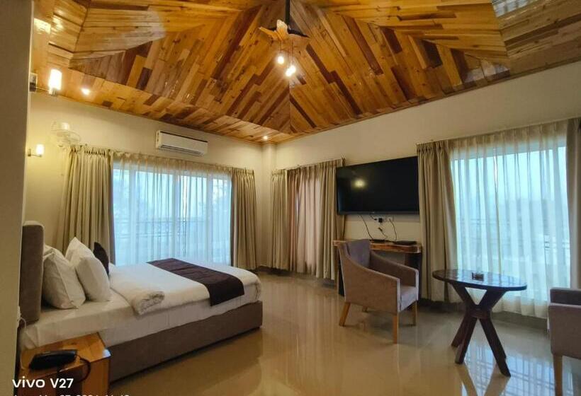 استراحتگاه La Nicholas Lake View By Summit Hotels