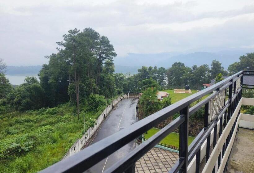 استراحتگاه La Nicholas Lake View By Summit Hotels