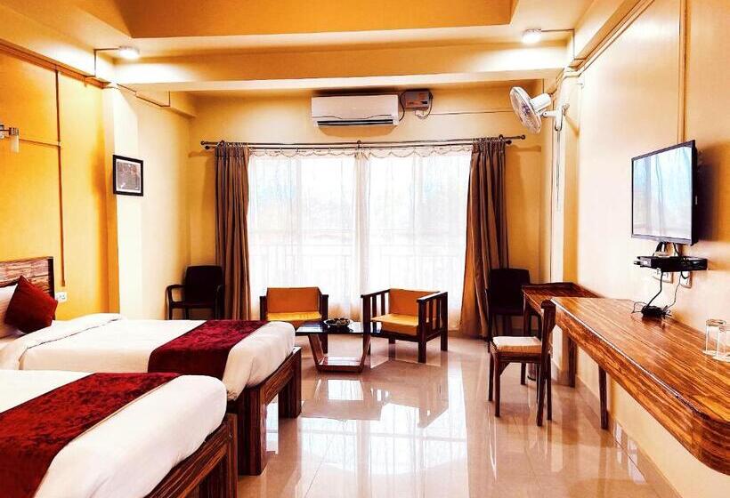 استراحتگاه La Nicholas Lake View By Summit Hotels