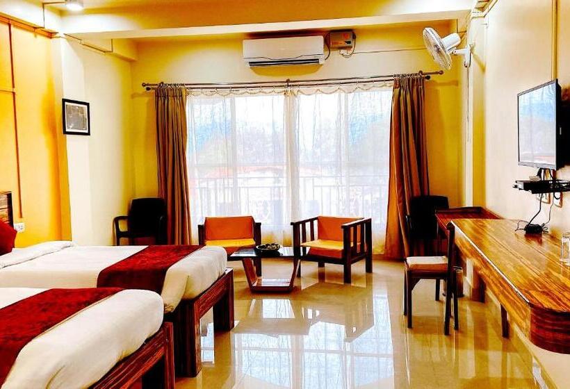 استراحتگاه La Nicholas Lake View By Summit Hotels