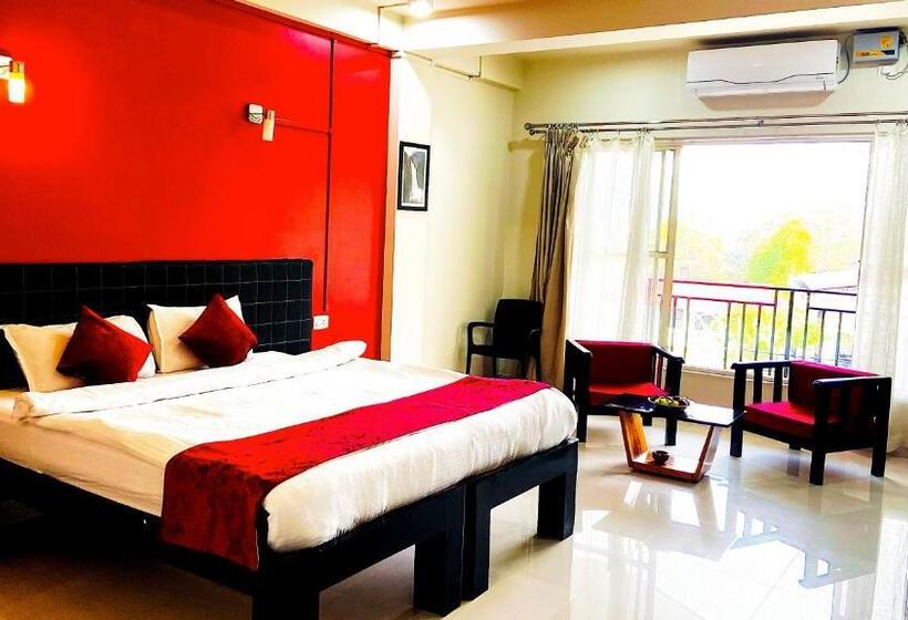 استراحتگاه La Nicholas Lake View By Summit Hotels