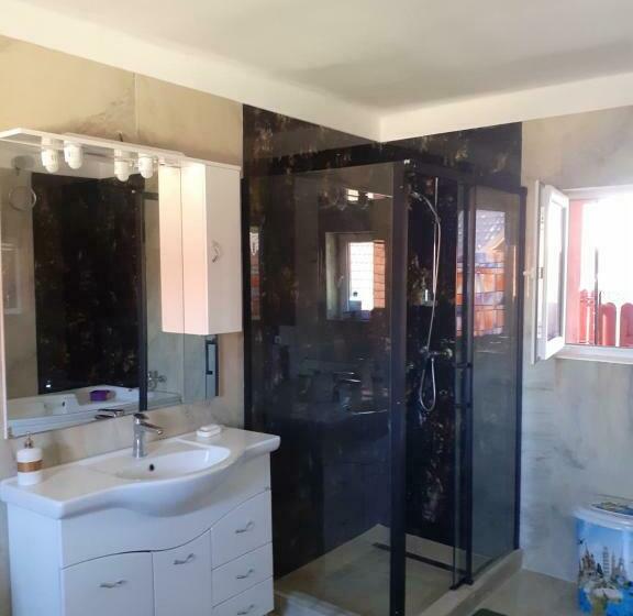 تختخواب و صبحانه Casa Cristea