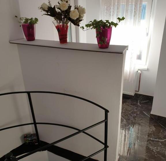 تختخواب و صبحانه Casa Cristea