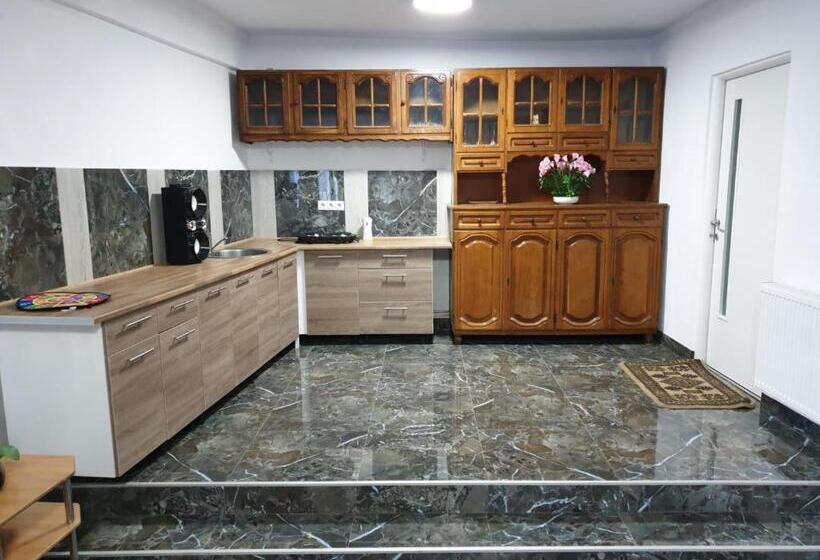 تختخواب و صبحانه Casa Cristea