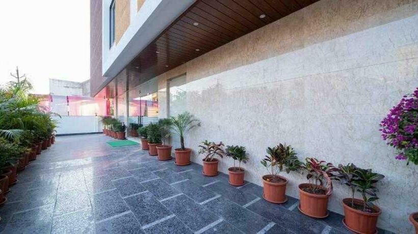 ホテル Oyo  Fabulous Inn Near Pvr Ansal Plaza Greater Noida