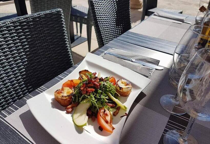 ホテル De La Poste