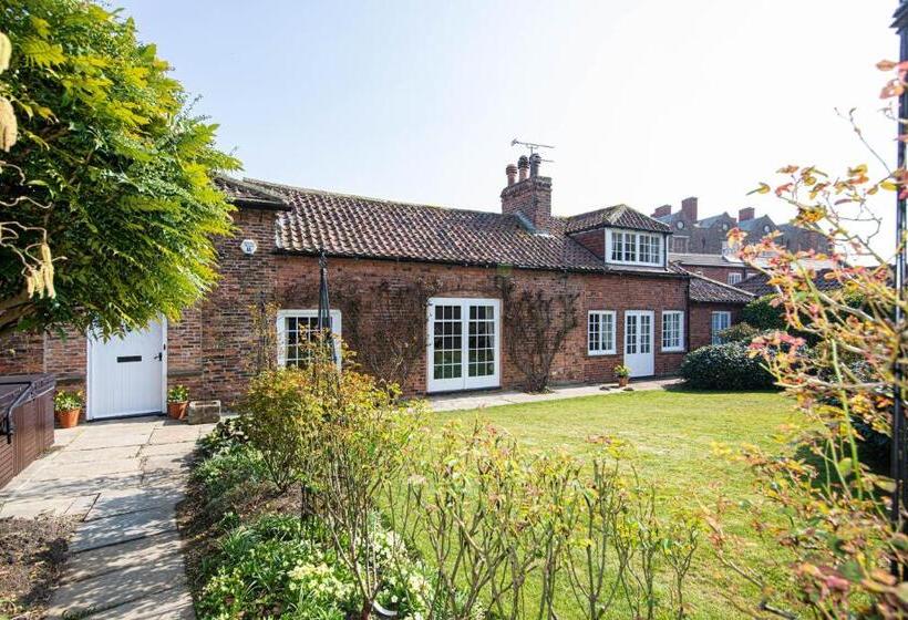 فندق Goldsborough Hall