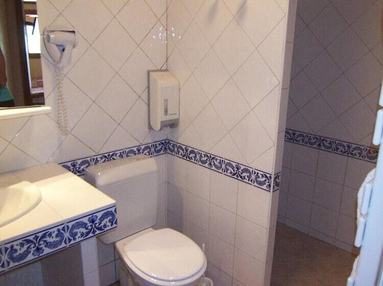 هتل Hôtel Les Bernards